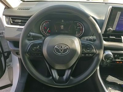 2025 Toyota RAV4 - Photo 13