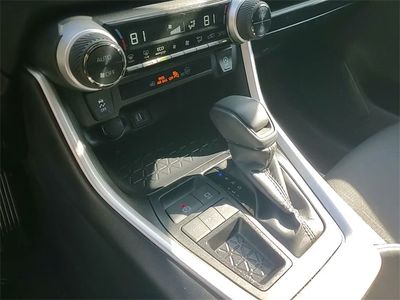 2025 Toyota RAV4 - Photo 18