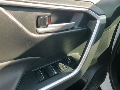 2025 Toyota RAV4 - Photo 10