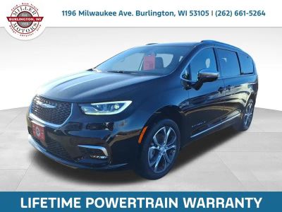 2026 Chrysler Pacifica PACIFICA PINNACLE AWD in Diamond Black Crystal Pearl-Coat Exterior Paint — front three-quarter view