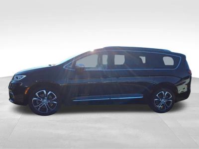 2026 Chrysler Pacifica — side profile view