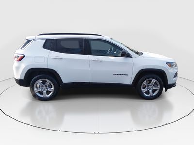 2024 Jeep Compass — photo 8 view