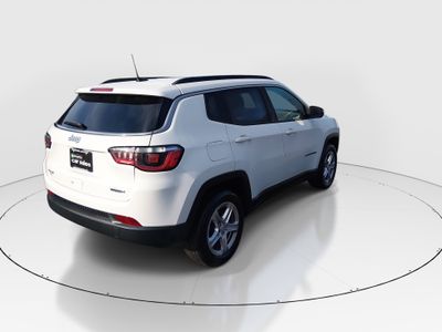 2024 Jeep Compass — photo 7 view