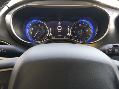2023 Chrysler Pacifica — photo 14 view