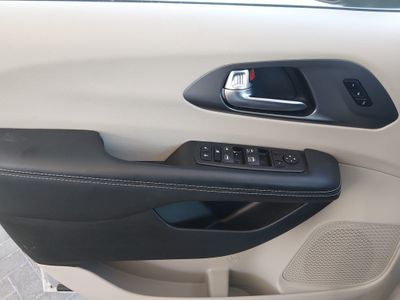 2023 Chrysler Pacifica — photo 19 view