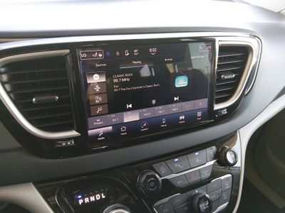 2023 Chrysler Pacifica — photo 17 view