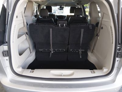 2023 Chrysler Pacifica — photo 11 view
