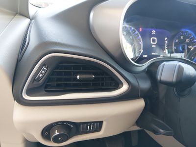 2023 Chrysler Pacifica — photo 13 view