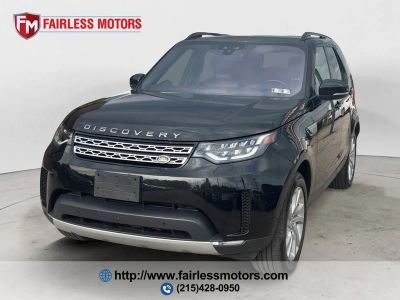 2019 Land Rover Discovery HSE AWD 4dr SUV in Black — front three-quarter view