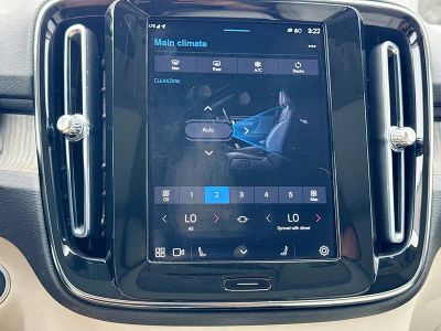 2023 Volvo XC40 — photo 35 view