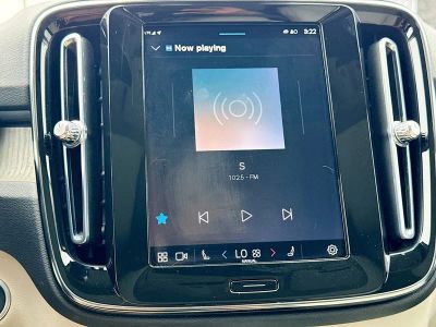 2023 Volvo XC40 — photo 32 view