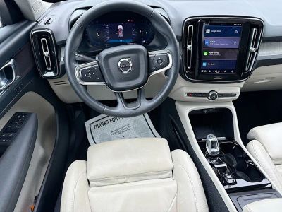 2023 Volvo XC40 — photo 17 view