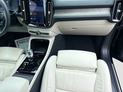 2023 Volvo XC40 — photo 18 view