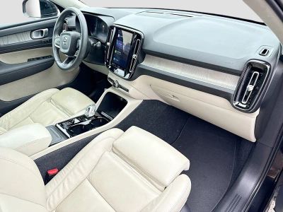 2023 Volvo XC40 — photo 14 view