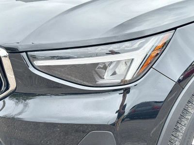 2023 Volvo XC40 — photo 9 view