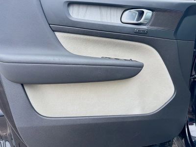 2023 Volvo XC40 — photo 22 view