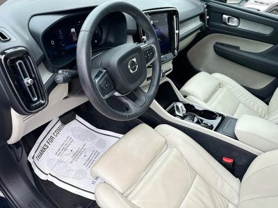 2023 Volvo XC40 — photo 26 view