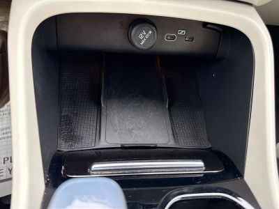 2023 Volvo XC40 — photo 31 view