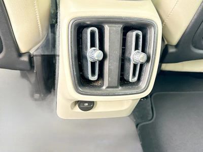 2023 Volvo XC40 — photo 20 view