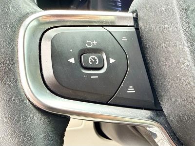 2023 Volvo XC40 — photo 38 view