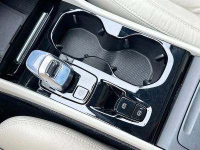 2023 Volvo XC40 — photo 29 view