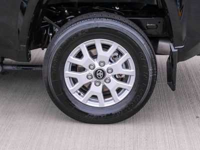 2024 Toyota Tacoma - Photo 9