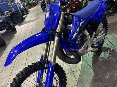 2026 Yamaha YZ250 Team Yamaha Blue — front three-quarter view