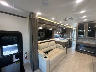 2026 Jayco SENECA PRESTIGE - Photo 5