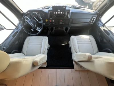 2026 Jayco SENECA PRESTIGE - Photo 2