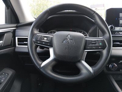 2024 Mitsubishi Outlander - Photo 12