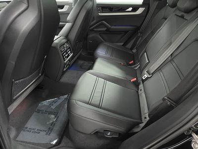 2026 Porsche Cayenne Coupe - Photo 24