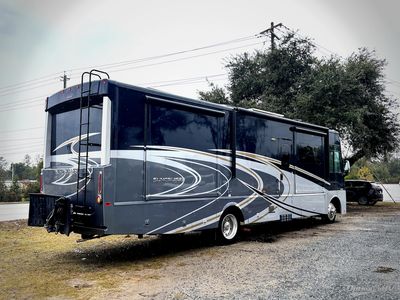 2016 Winnebago Adventurer - Photo 2