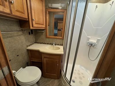 2016 Winnebago Adventurer - Photo 8