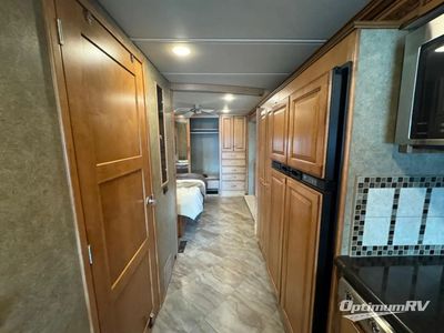 2016 Winnebago Adventurer - Photo 7