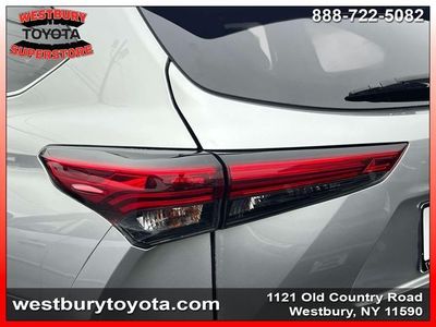 2023 Toyota Highlander - Photo 12