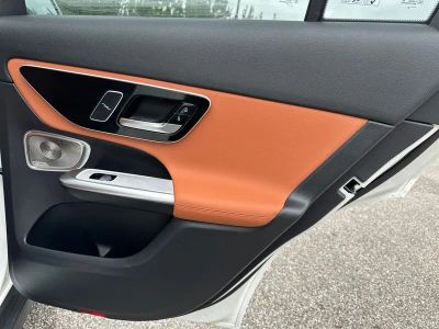 2025 Mercedes-Benz GLC - Photo 32