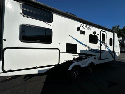 2021 Coachmen RV Freedom Express Ultra Lite - Photo 8