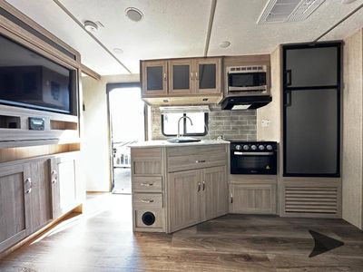 2021 Coachmen RV Freedom Express Ultra Lite - Photo 13