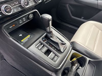 2023 Honda CR-V Hybrid Sport Touring — photo 19 view