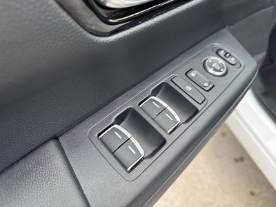 2023 Honda CR-V Hybrid Sport Touring — photo 13 view