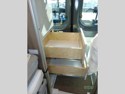 2025 Thor Motor Coach Tellaro - Photo 30