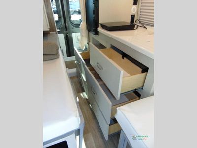 2025 Thor Motor Coach Tellaro - Photo 31