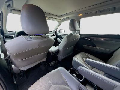 2023 Toyota Highlander — photo 25 view