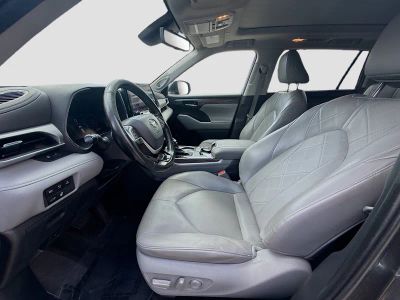 2023 Toyota Highlander — photo 19 view