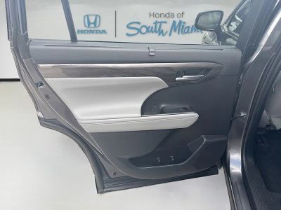 2023 Toyota Highlander — photo 26 view