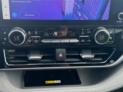 2023 Toyota Highlander — photo 15 view