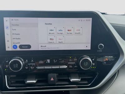 2023 Toyota Highlander — photo 12 view