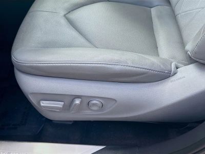 2023 Toyota Highlander — photo 18 view