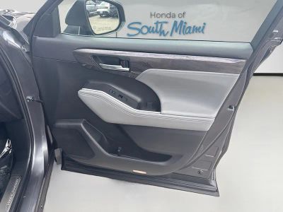 2023 Toyota Highlander — photo 34 view
