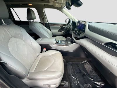 2023 Toyota Highlander — photo 32 view